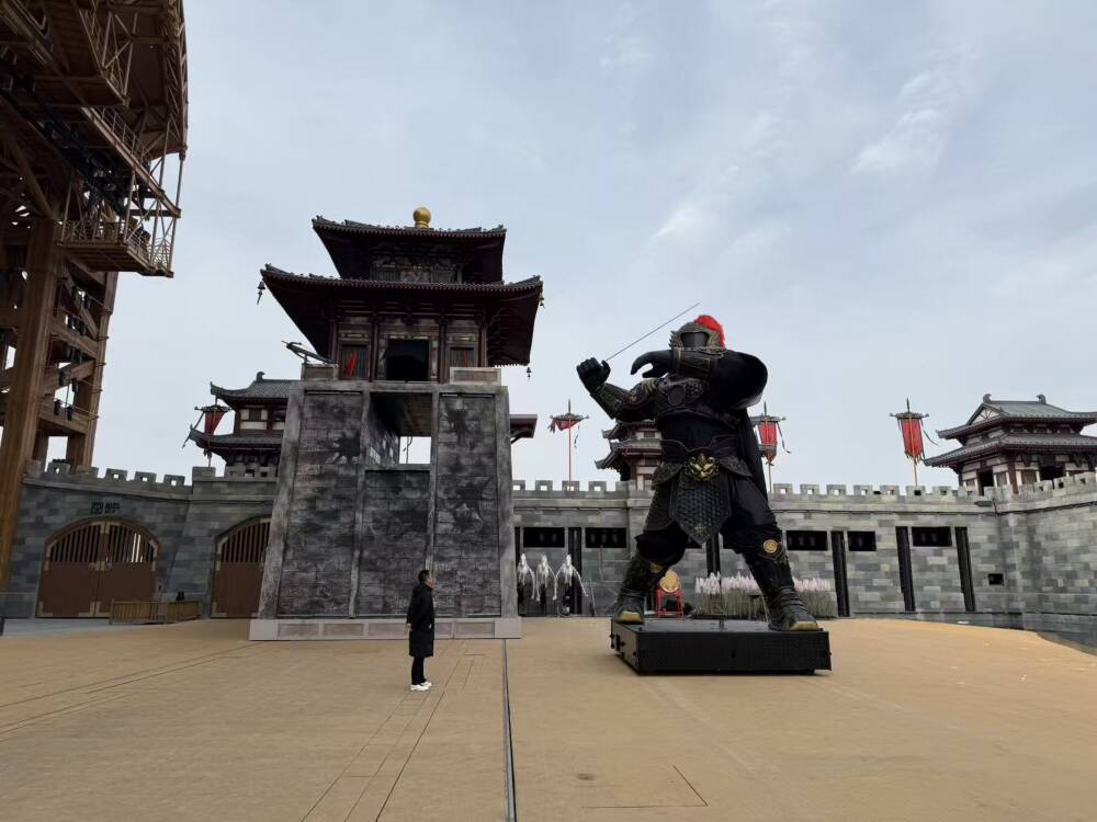 A Technological Behemoth Makes a Stunning Debut: 8-meter-tall "Giant General" Robot