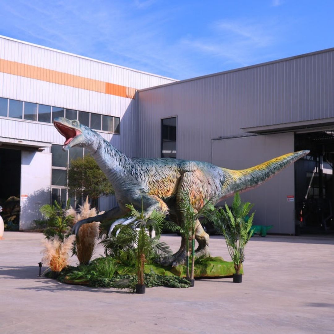 Animatronic Therizinosaurus