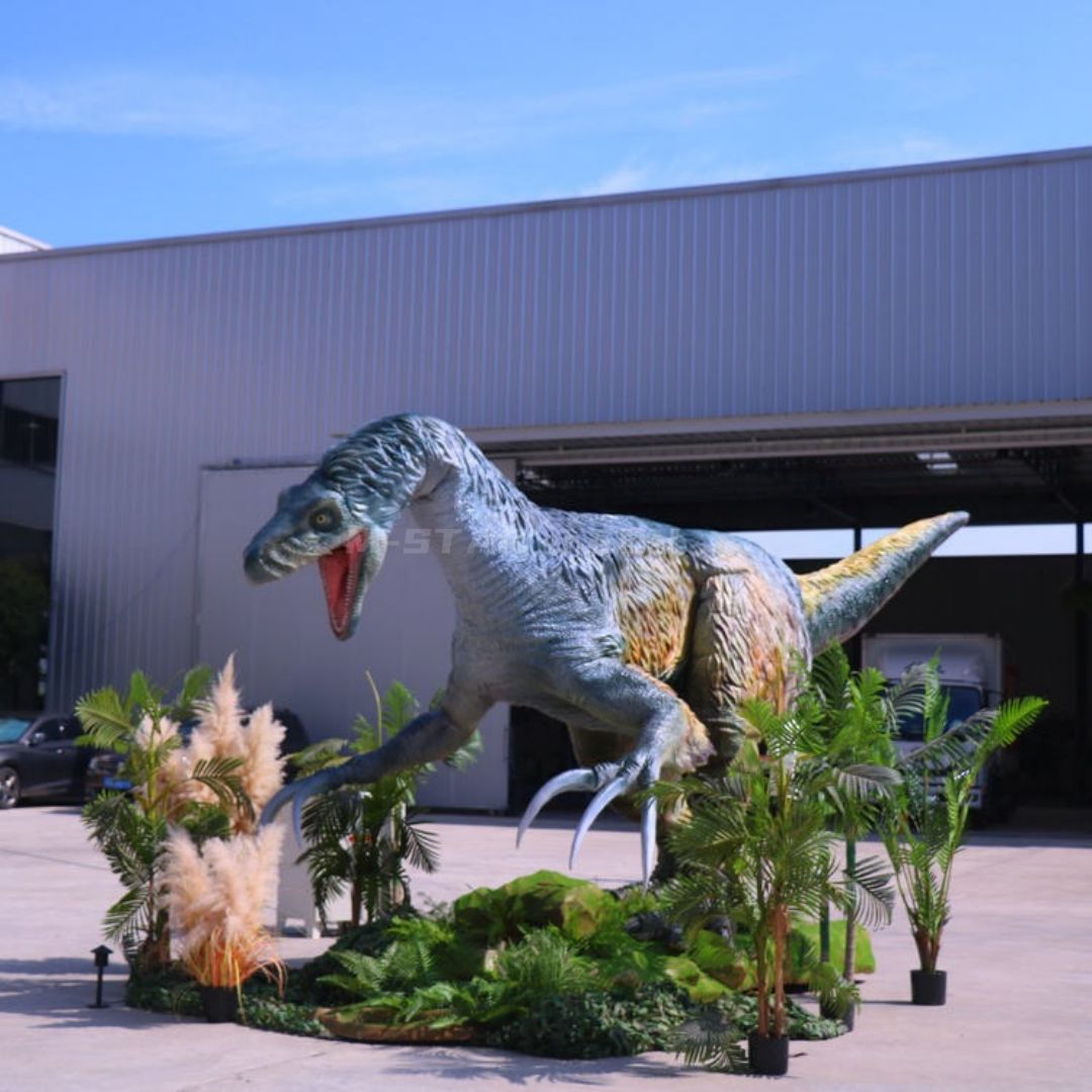Animatronic Therizinosaurus