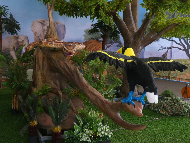 Snakes and parrots hunt for food